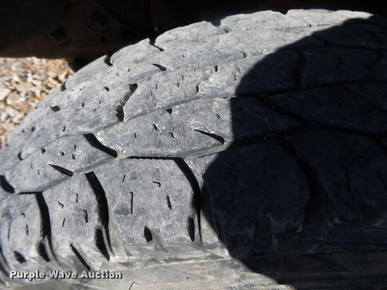 image for item DA2559 2004 Chevrolet Silverado 3500 Ext.Cab flatbed pickup truck