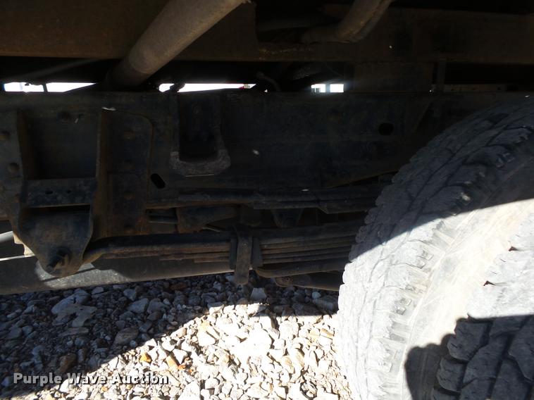 image for item DA2559 2004 Chevrolet Silverado 3500 Ext.Cab flatbed pickup truck