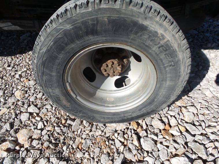 image for item DA2559 2004 Chevrolet Silverado 3500 Ext.Cab flatbed pickup truck