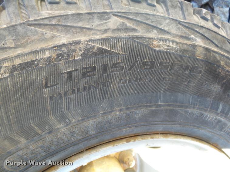 image for item DA2559 2004 Chevrolet Silverado 3500 Ext.Cab flatbed pickup truck