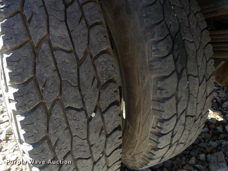 image for item DA2559 2004 Chevrolet Silverado 3500 Ext.Cab flatbed pickup truck