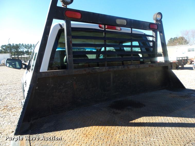 image for item DA2559 2004 Chevrolet Silverado 3500 Ext.Cab flatbed pickup truck