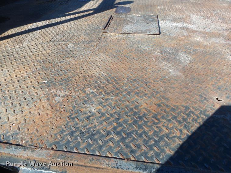 image for item DA2559 2004 Chevrolet Silverado 3500 Ext.Cab flatbed pickup truck