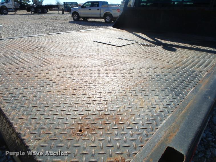 image for item DA2559 2004 Chevrolet Silverado 3500 Ext.Cab flatbed pickup truck