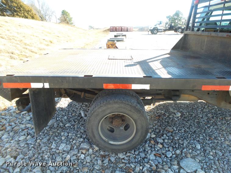 image for item DA2559 2004 Chevrolet Silverado 3500 Ext.Cab flatbed pickup truck