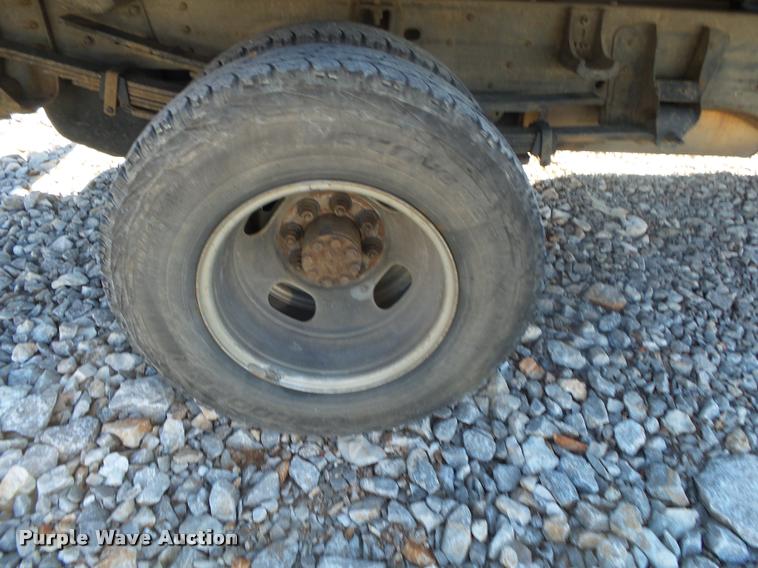 image for item DA2559 2004 Chevrolet Silverado 3500 Ext.Cab flatbed pickup truck