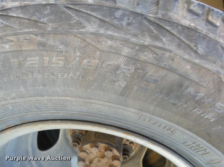 image for item DA2559 2004 Chevrolet Silverado 3500 Ext.Cab flatbed pickup truck