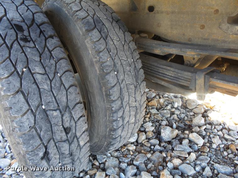 image for item DA2559 2004 Chevrolet Silverado 3500 Ext.Cab flatbed pickup truck