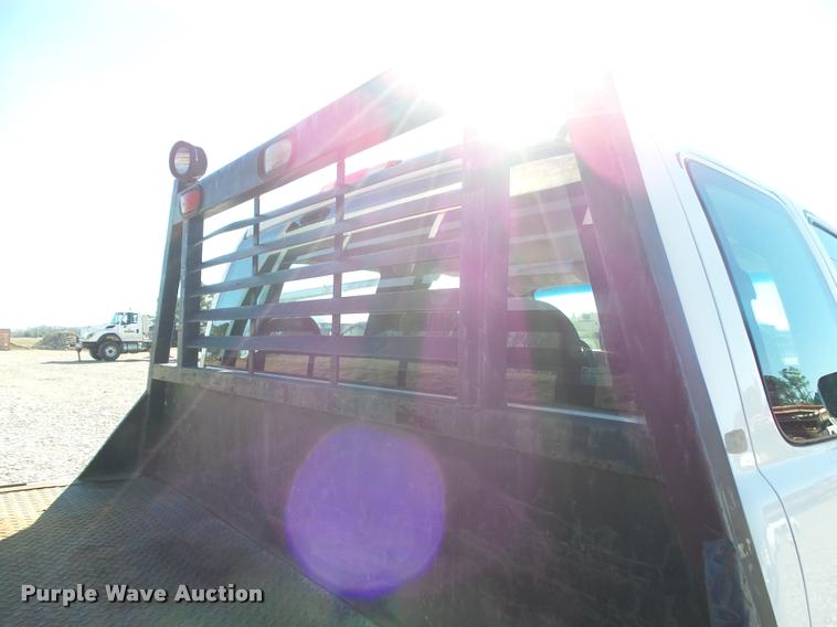 image for item DA2559 2004 Chevrolet Silverado 3500 Ext.Cab flatbed pickup truck