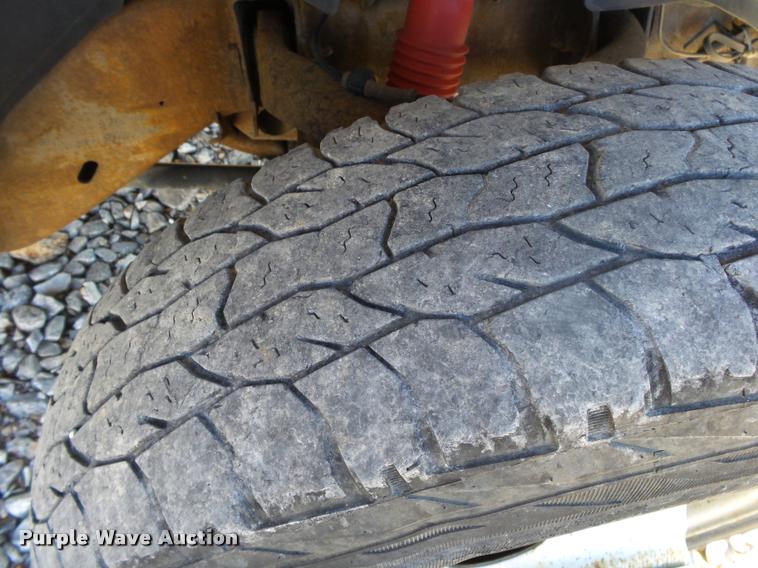 image for item DA2559 2004 Chevrolet Silverado 3500 Ext.Cab flatbed pickup truck