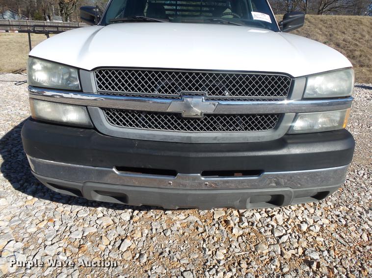 image for item DA2559 2004 Chevrolet Silverado 3500 Ext.Cab flatbed pickup truck