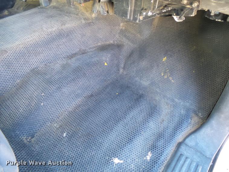 image for item DA2559 2004 Chevrolet Silverado 3500 Ext.Cab flatbed pickup truck