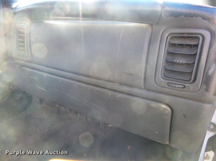 image for item DA2559 2004 Chevrolet Silverado 3500 Ext.Cab flatbed pickup truck