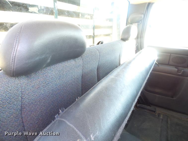 image for item DA2559 2004 Chevrolet Silverado 3500 Ext.Cab flatbed pickup truck