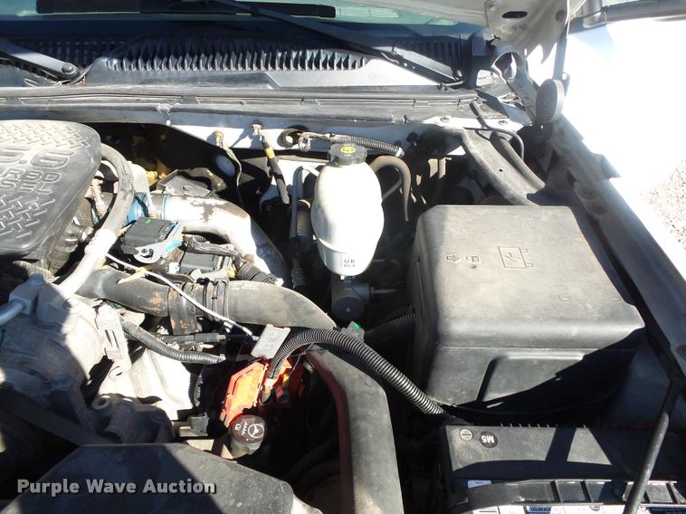 image for item DA2559 2004 Chevrolet Silverado 3500 Ext.Cab flatbed pickup truck