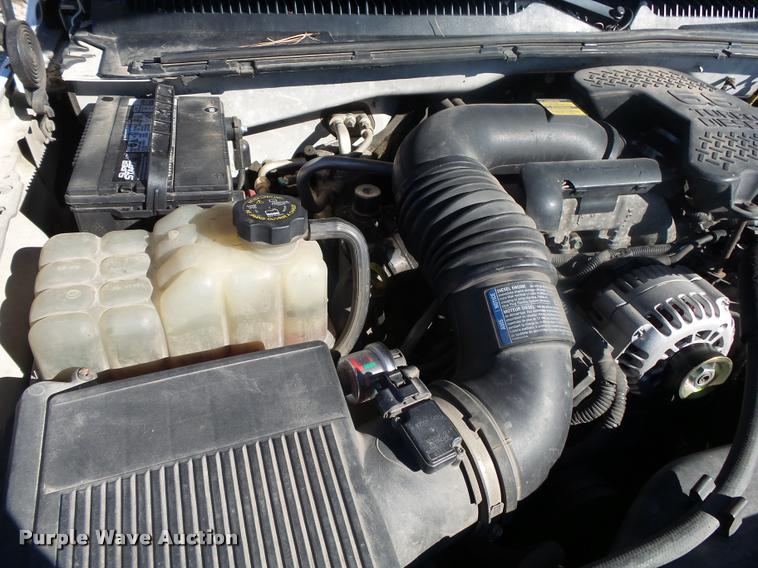 image for item DA2559 2004 Chevrolet Silverado 3500 Ext.Cab flatbed pickup truck