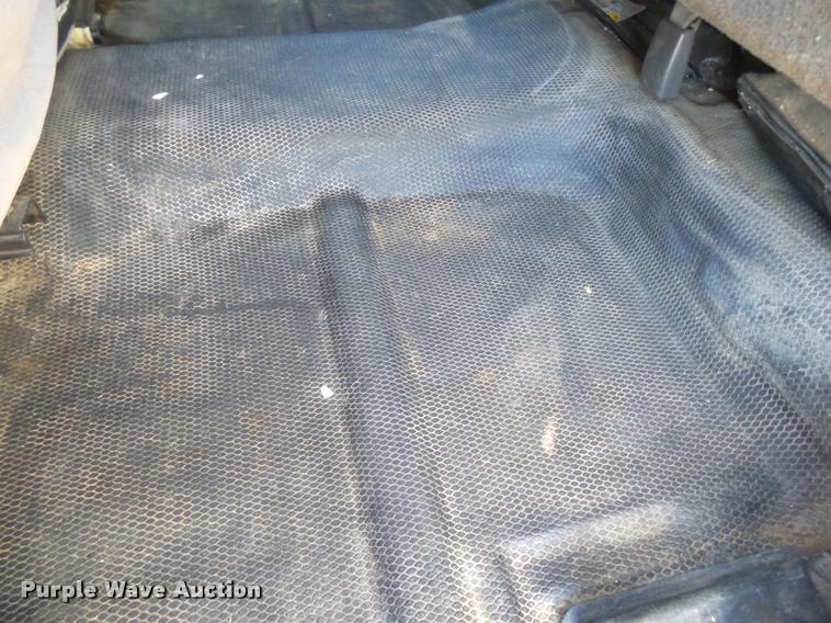 image for item DA2559 2004 Chevrolet Silverado 3500 Ext.Cab flatbed pickup truck