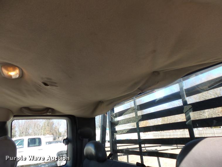 image for item DA2559 2004 Chevrolet Silverado 3500 Ext.Cab flatbed pickup truck