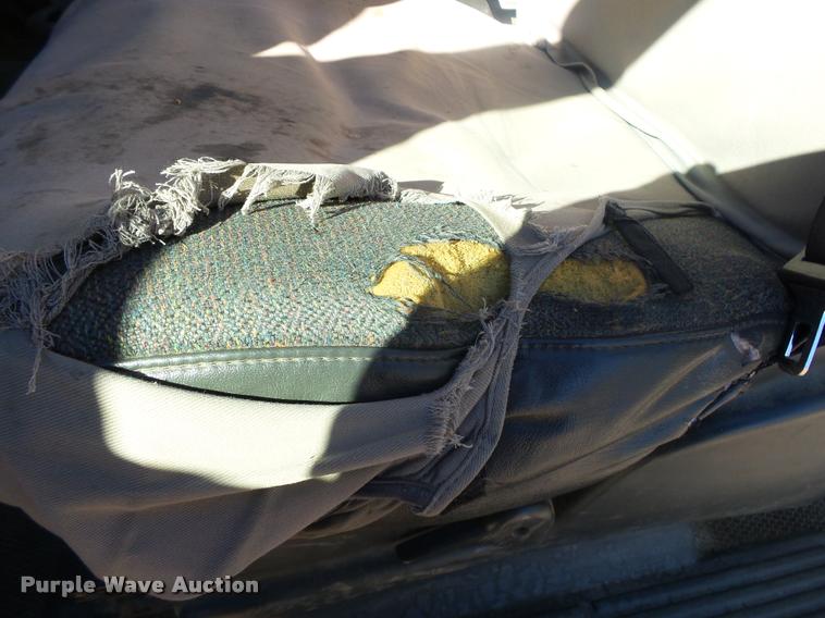 image for item DA2559 2004 Chevrolet Silverado 3500 Ext.Cab flatbed pickup truck