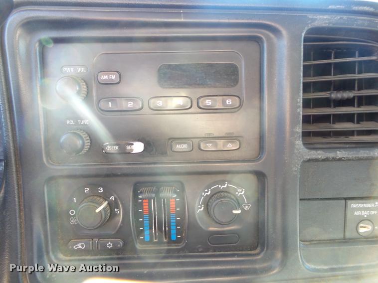 image for item DA2559 2004 Chevrolet Silverado 3500 Ext.Cab flatbed pickup truck