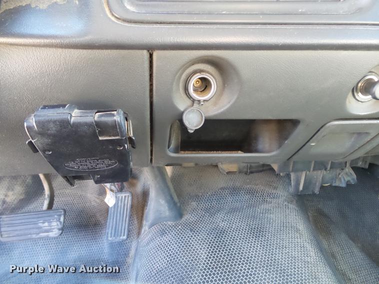 image for item DA2559 2004 Chevrolet Silverado 3500 Ext.Cab flatbed pickup truck