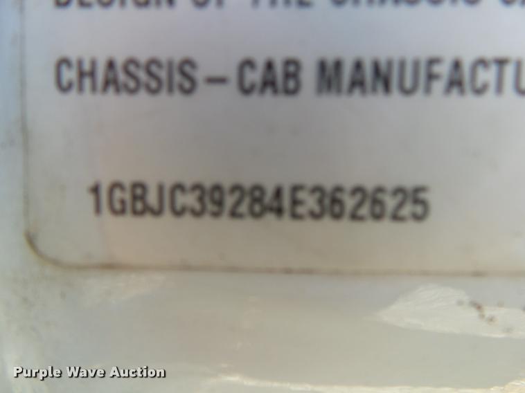 image for item DA2559 2004 Chevrolet Silverado 3500 Ext.Cab flatbed pickup truck