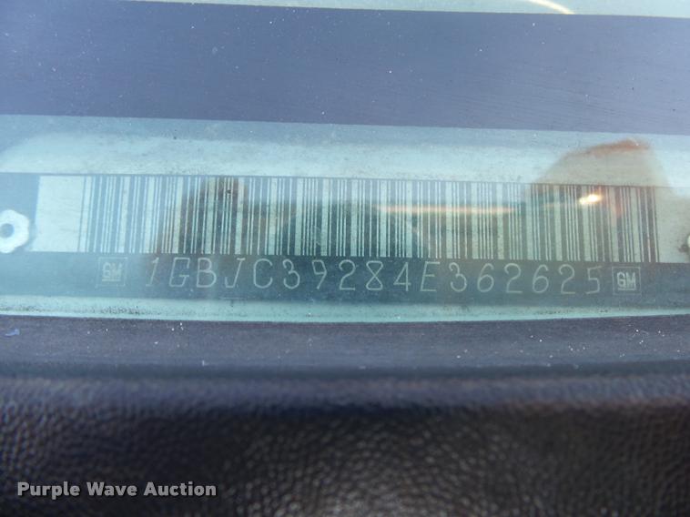 image for item DA2559 2004 Chevrolet Silverado 3500 Ext.Cab flatbed pickup truck