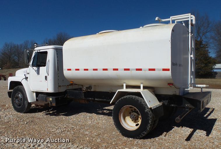image for item DA2564 1988 International S1600 water truck