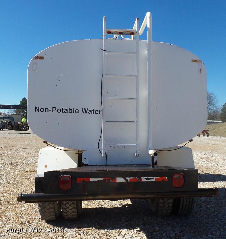 image for item DA2564 1988 International S1600 water truck