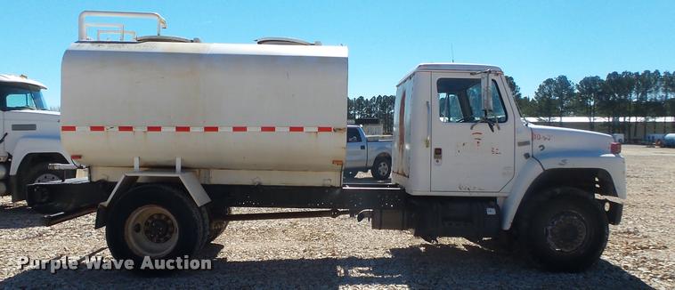 image for item DA2564 1988 International S1600 water truck