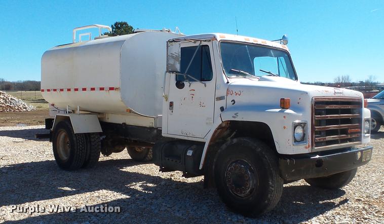 image for item DA2564 1988 International S1600 water truck