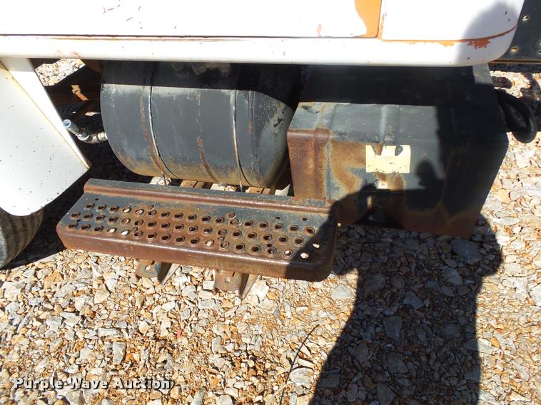 image for item DA2564 1988 International S1600 water truck