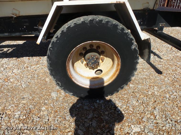 image for item DA2564 1988 International S1600 water truck