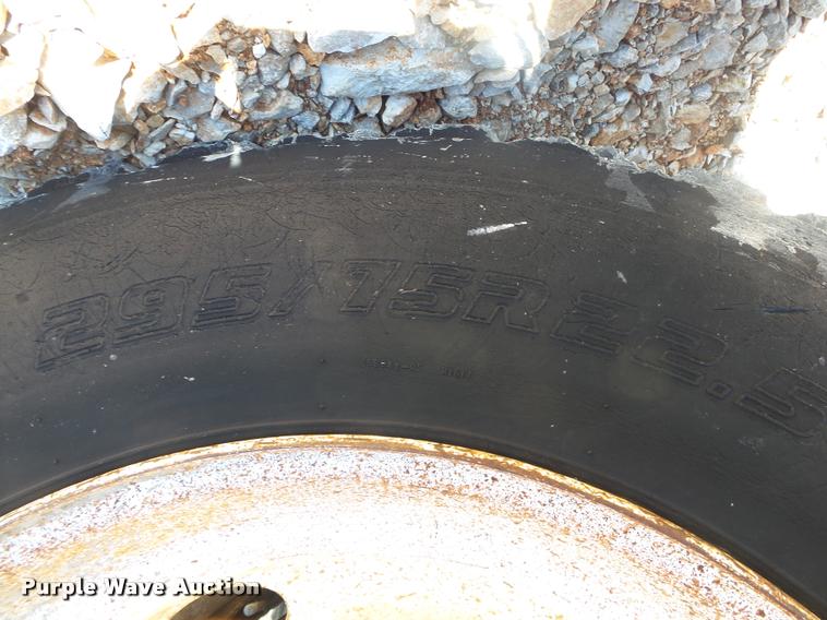 image for item DA2564 1988 International S1600 water truck