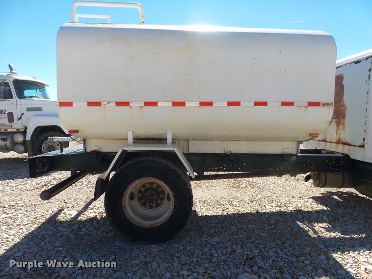 image for item DA2564 1988 International S1600 water truck