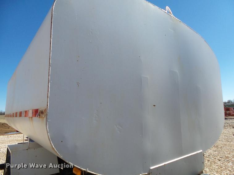 image for item DA2564 1988 International S1600 water truck