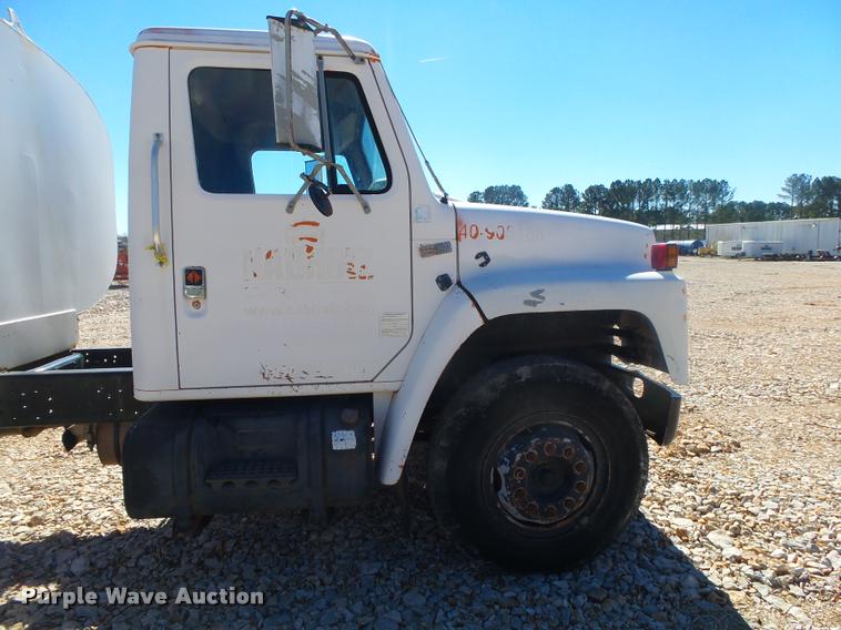 image for item DA2564 1988 International S1600 water truck