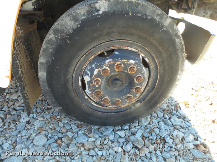 image for item DA2564 1988 International S1600 water truck