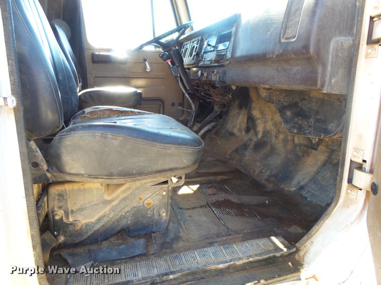 image for item DA2564 1988 International S1600 water truck