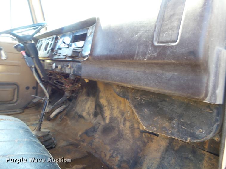 image for item DA2564 1988 International S1600 water truck