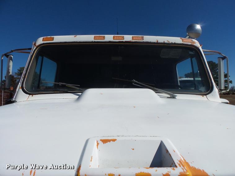 image for item DA2564 1988 International S1600 water truck