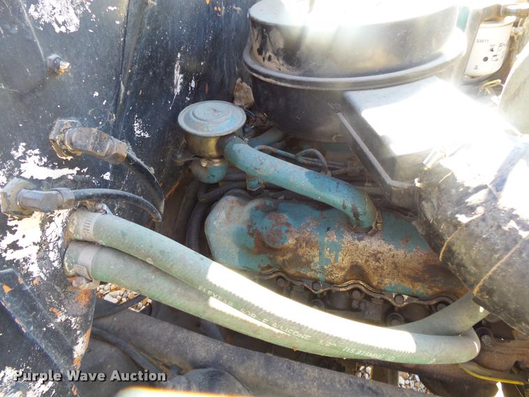 image for item DA2564 1988 International S1600 water truck