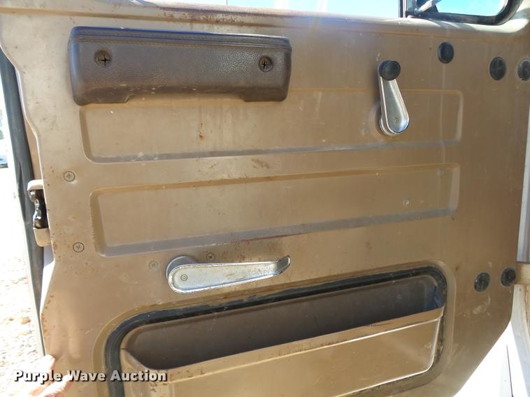 image for item DA2564 1988 International S1600 water truck