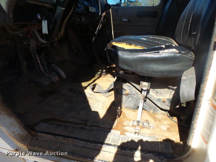 image for item DA2564 1988 International S1600 water truck