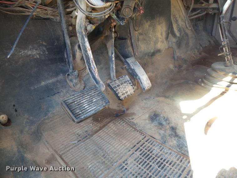 image for item DA2564 1988 International S1600 water truck