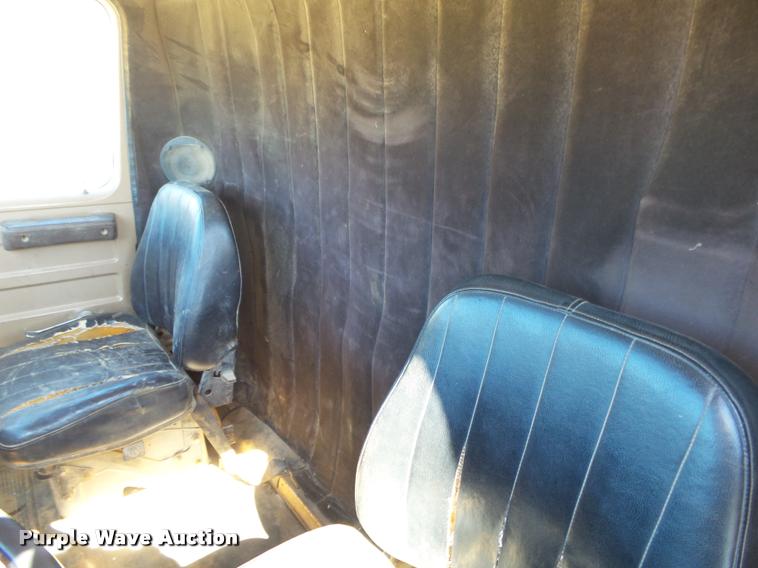 image for item DA2564 1988 International S1600 water truck