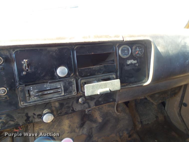 image for item DA2564 1988 International S1600 water truck