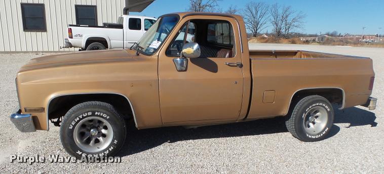 image for item DA2565 1987 GMC R1500 pickup truck