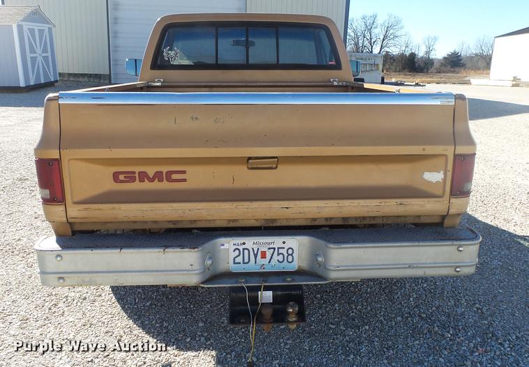 image for item DA2565 1987 GMC R1500 pickup truck