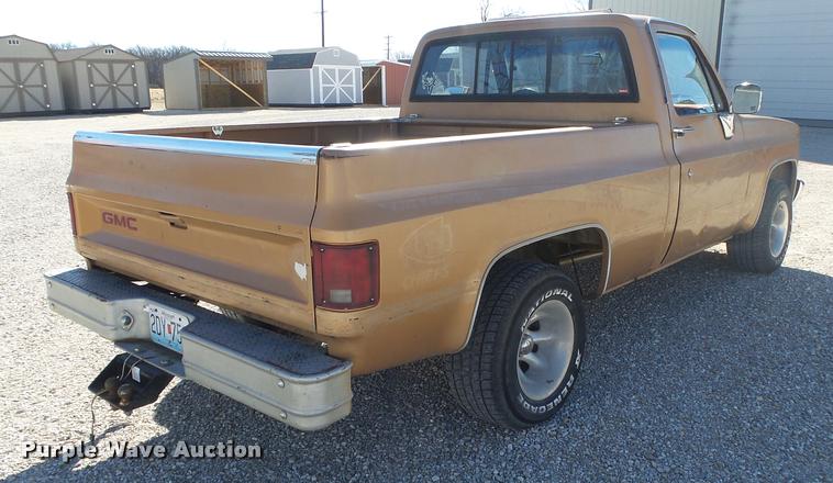 image for item DA2565 1987 GMC R1500 pickup truck